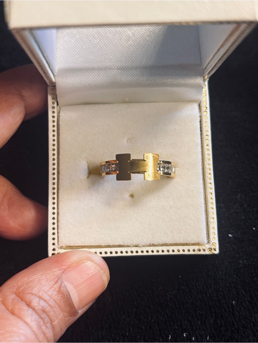 Gold Cross-Link Ring with Crystal Accents - Women Jewelry
Size 7